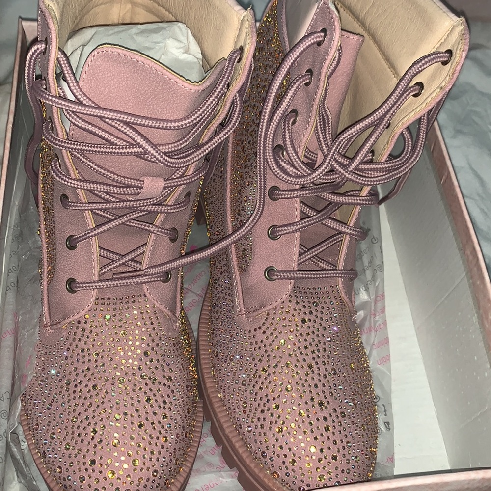 Mauve lace up boots brand new size 10